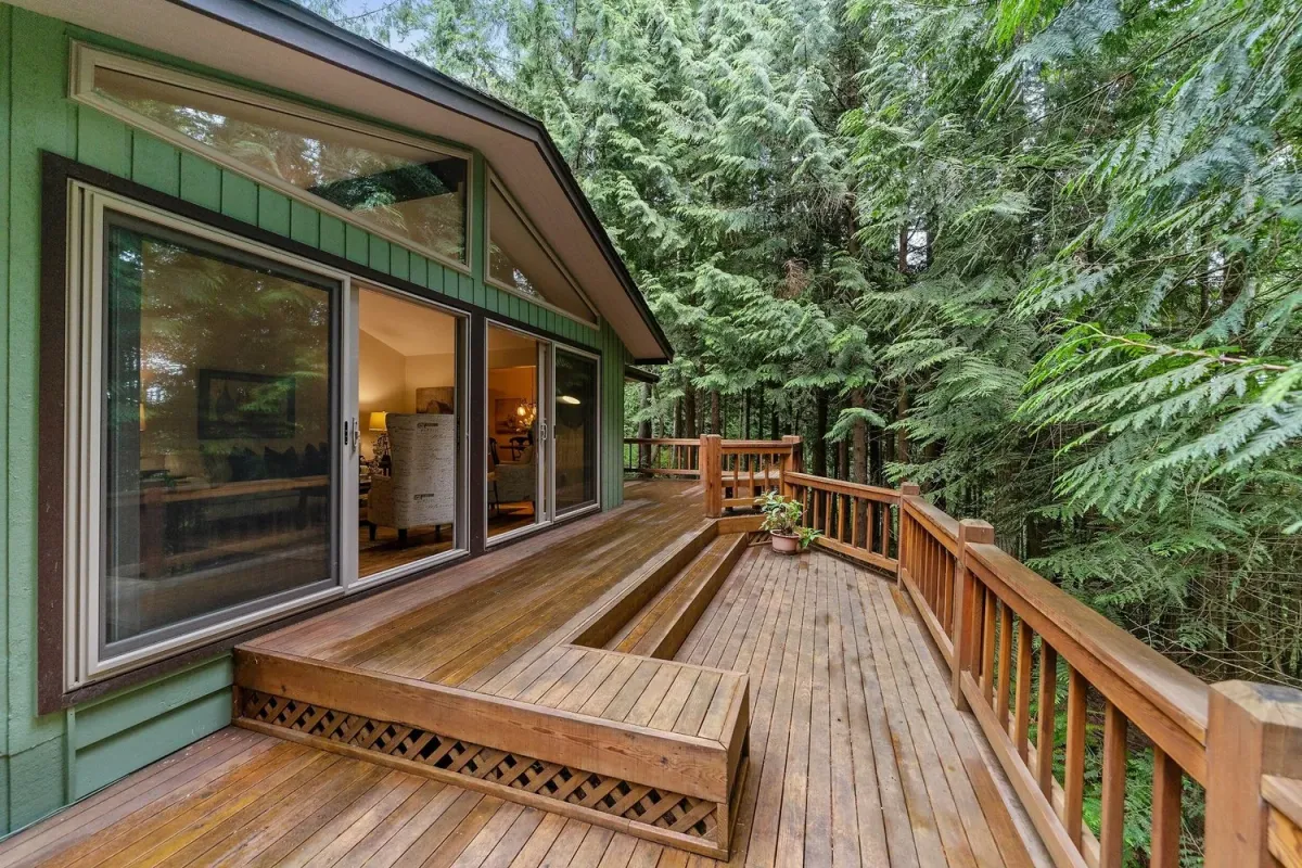 Transform Your Outdoor Living Space: Essential Deck Remodeling Tips