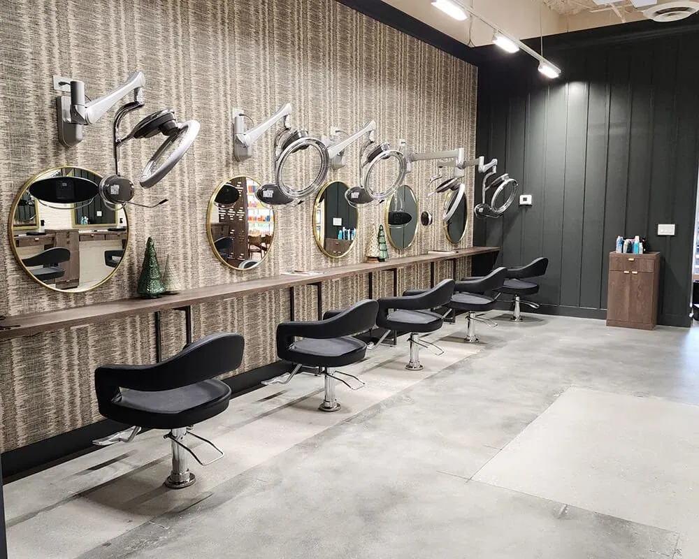 Salon 124 interior